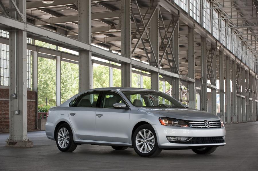  Volkswagen Passat 2011 года  (US) (фото 56 из 111)